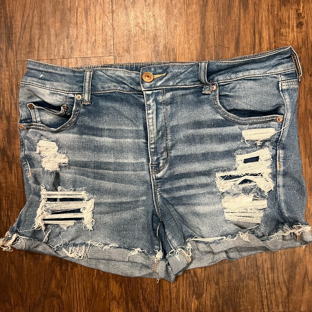 American Eagle Midi Distressed Jean Shorts. Size 18